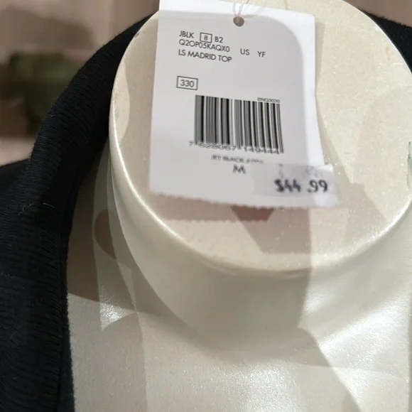 NWT Guess black silver button/snap up v neck collar 3/4 sleeve Medium RIBBED - Picture 4 of 14